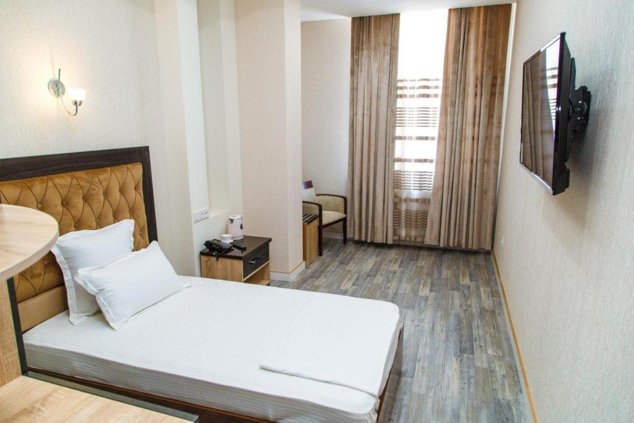 Shedevr Plaza Hotel Namangan Exterior photo