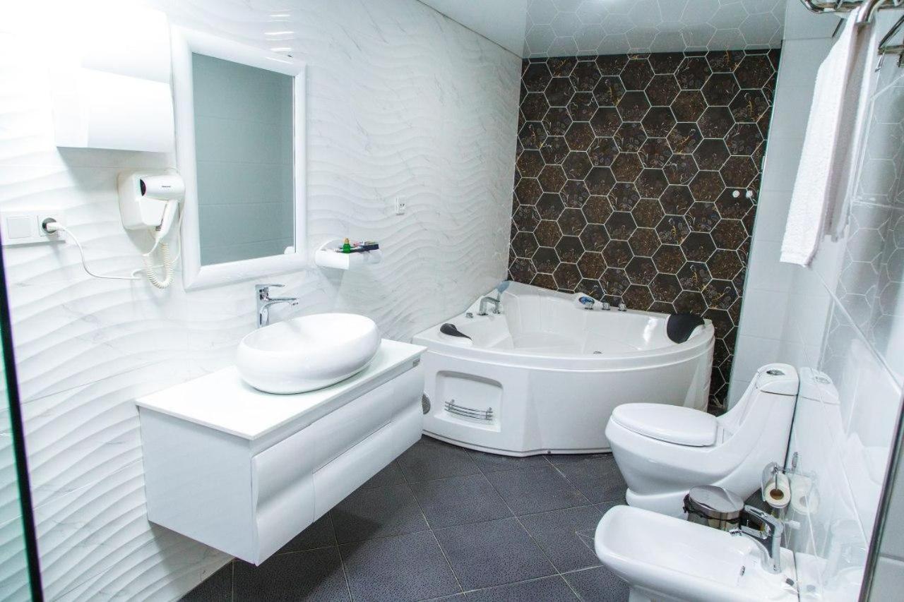 Shedevr Plaza Hotel Namangan Exterior photo